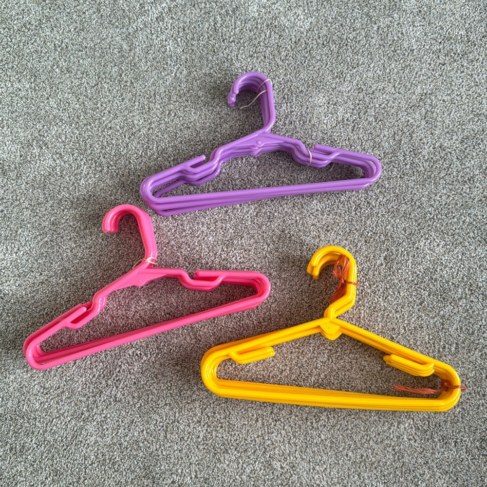 25 Kids Plastic Hangers - Assorted Colors/Styles